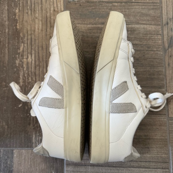 Veja Campo Sneakers Women’s size 7 (38) - Picture 9 of 11